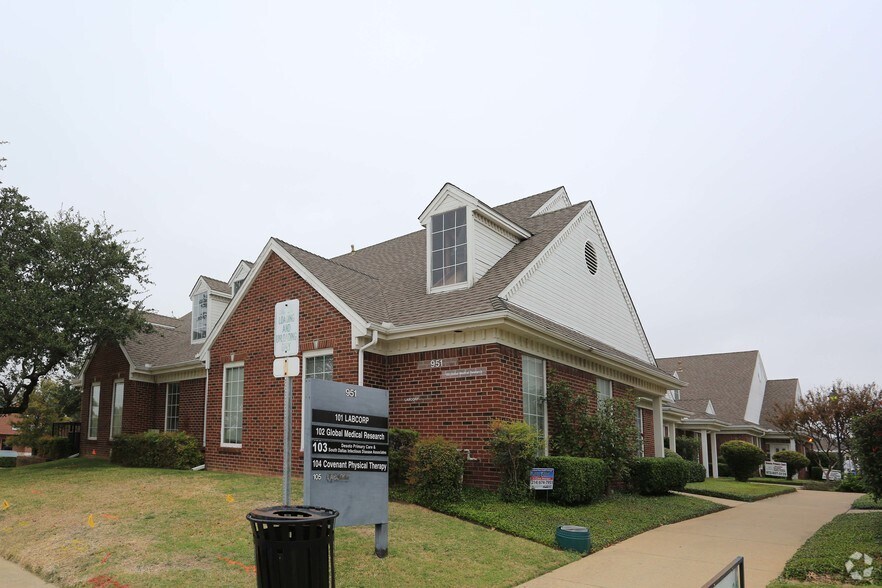 Office in DeSoto, TX for sale - Building Photo - Image 1 of 1