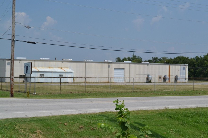 402 SW 15th St, Wagoner, OK for sale - Primary Photo - Image 1 of 1