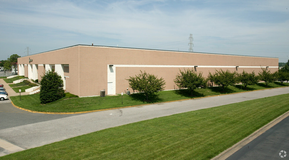 804 Greenbrier Cir, Chesapeake, VA for lease - Building Photo - Image 2 of 7