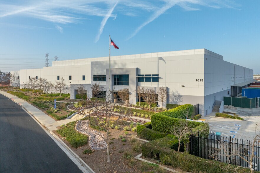 1015 E 236th St, Carson, CA for sale - Primary Photo - Image 1 of 1