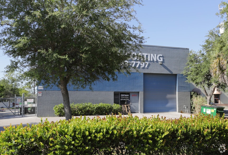 3960 Domestic Ave, Naples, FL for sale - Building Photo - Image 2 of 7