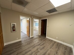 4532 Tamiami Trl E, Naples, FL for lease Interior Photo- Image 2 of 3