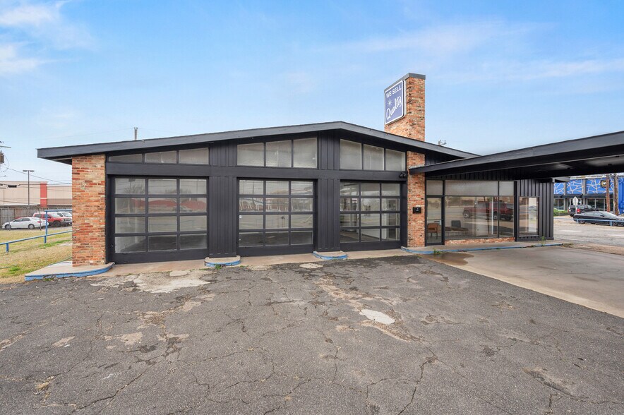 2100 S Texas Ave, Bryan, TX for sale - Building Photo - Image 1 of 1