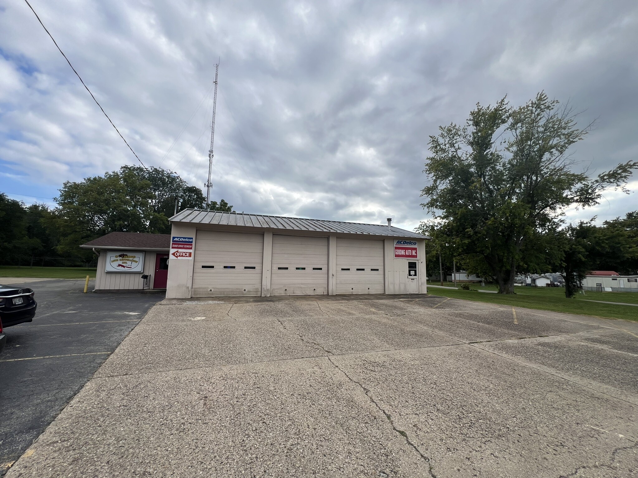 989 W Harrison Ave, Decatur, IL for sale Primary Photo- Image 1 of 15