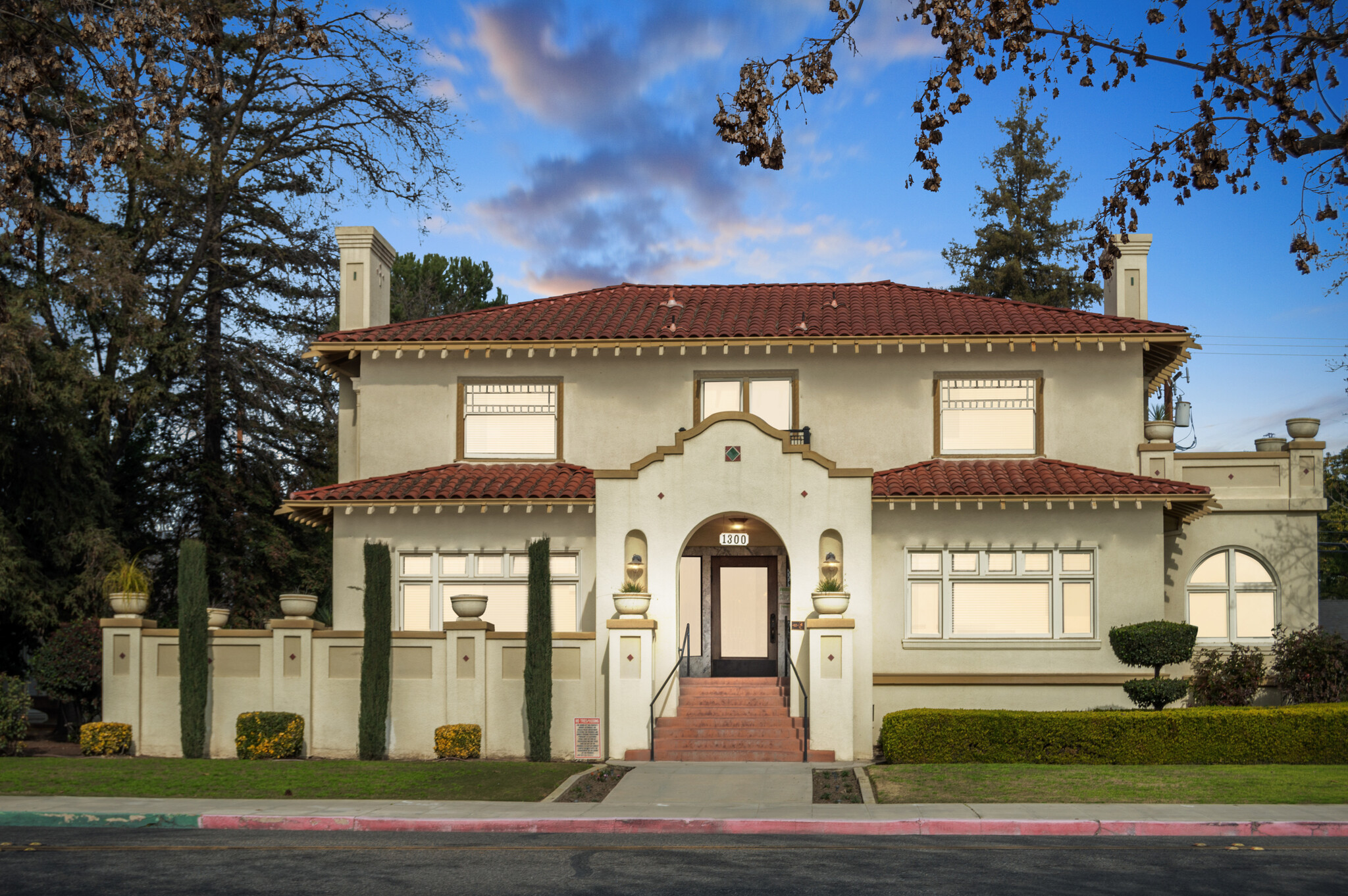 1300 W Main St, Visalia, CA for lease Building Photo- Image 1 of 7