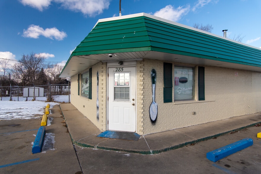 285 S Outer Dr, Saginaw, MI for sale - Building Photo - Image 3 of 21