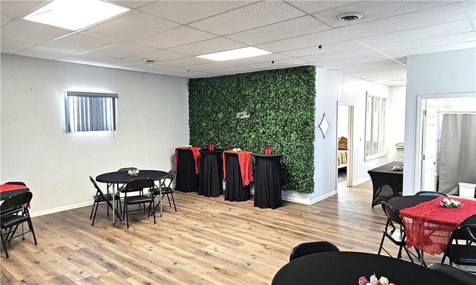 1230 Woodswether Rd, Kansas City, MO for sale - Building Photo - Image 3 of 11