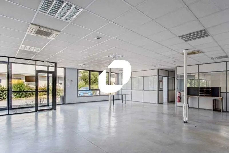 Office in Le Mesnil-Amelot for lease - Interior Photo - Image 2 of 16