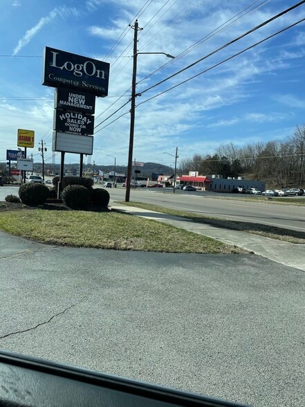 1611 W Andrew Johnson Hwy, Morristown, TN for lease - Building Photo - Image 3 of 13