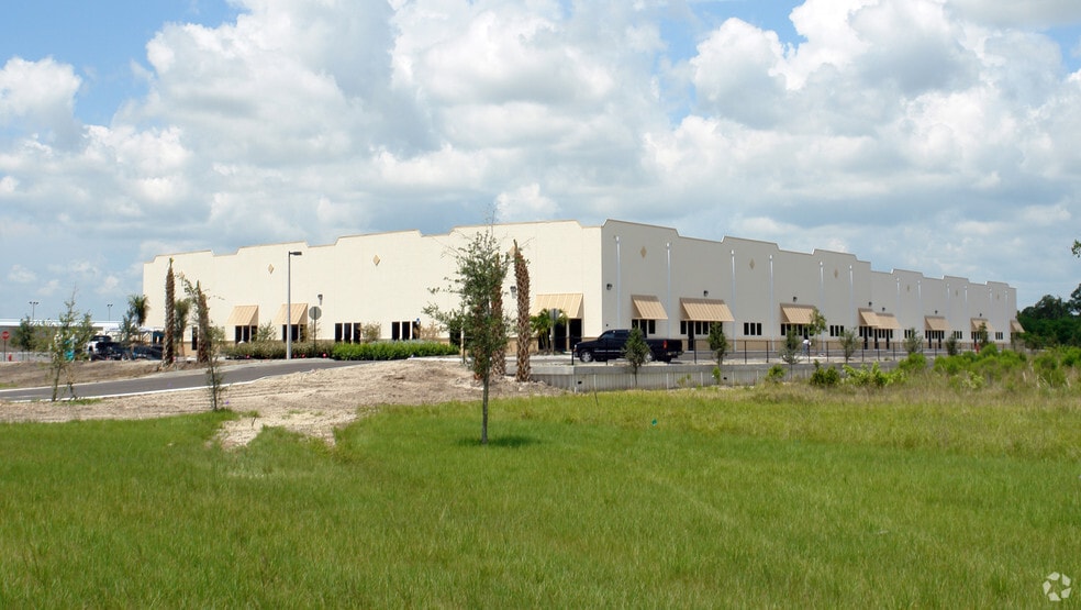 8620 NW LTC Pky, Port Saint Lucie, FL for lease - Building Photo - Image 2 of 9