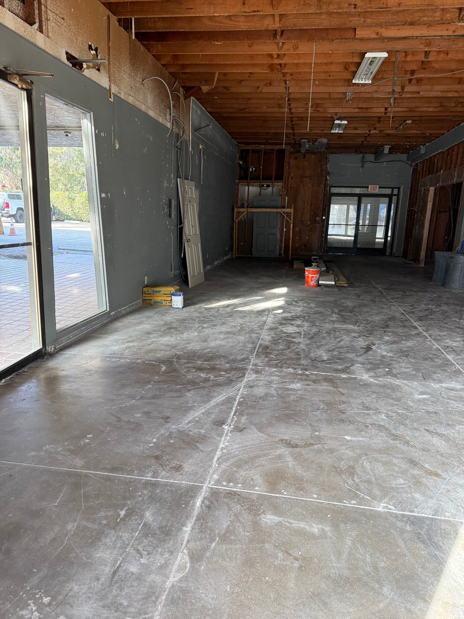 205-215 W 1st St, Tustin, CA for lease Interior Photo- Image 1 of 14