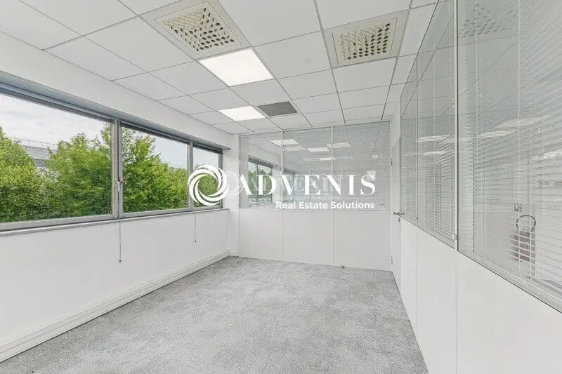 Office in Roissy-en-France for lease - Interior Photo - Image 3 of 10