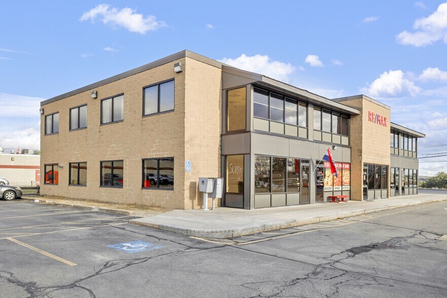 66 Gilcreast Rd, Londonderry, NH 03053 Chase Bank