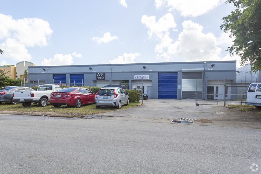 2640-2666 W 79th St, Hialeah, FL for lease - Building Photo - Image 1 of 3