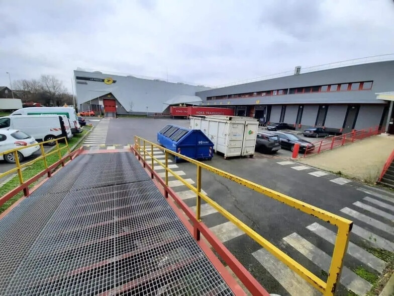 Industrial in Gennevilliers for lease - Building Photo - Image 2 of 4