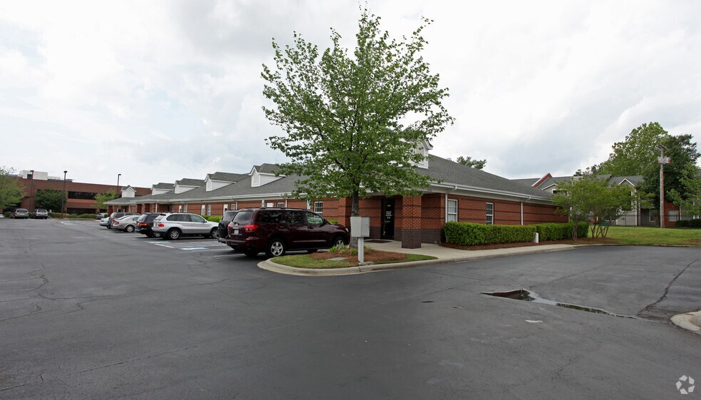 10508 Park Rd, Charlotte, NC for lease - Building Photo - Image 2 of 5