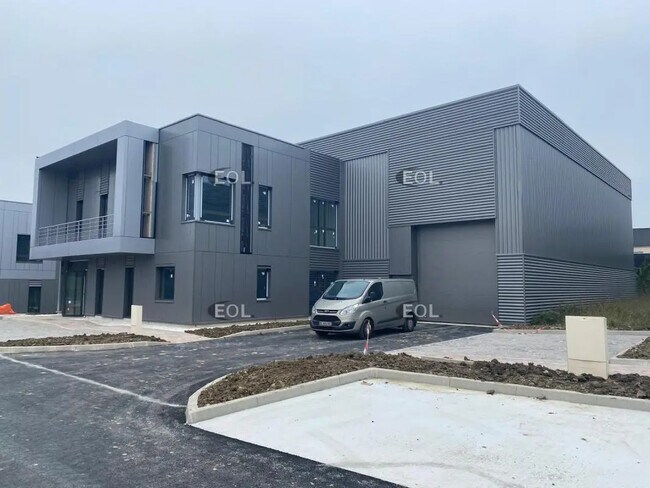 Location Local d'activités 699 m²