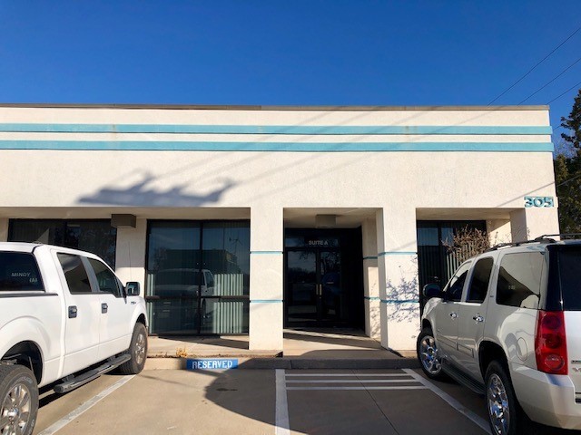 305 NW Sheridan Rd, Lawton, OK for lease - Primary Photo - Image 3 of 21