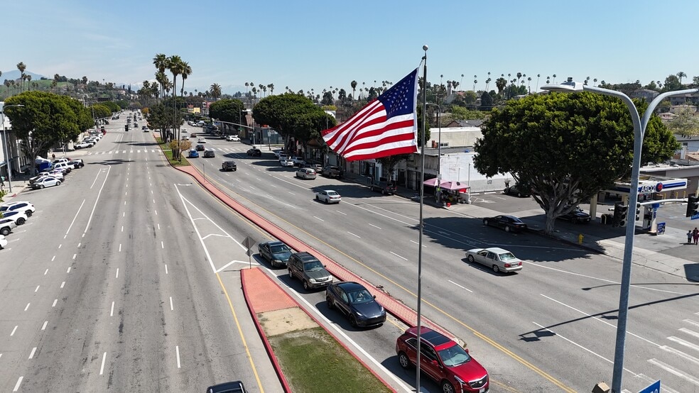 4888 Huntington Dr, Los Angeles, CA for lease - Building Photo - Image 3 of 7