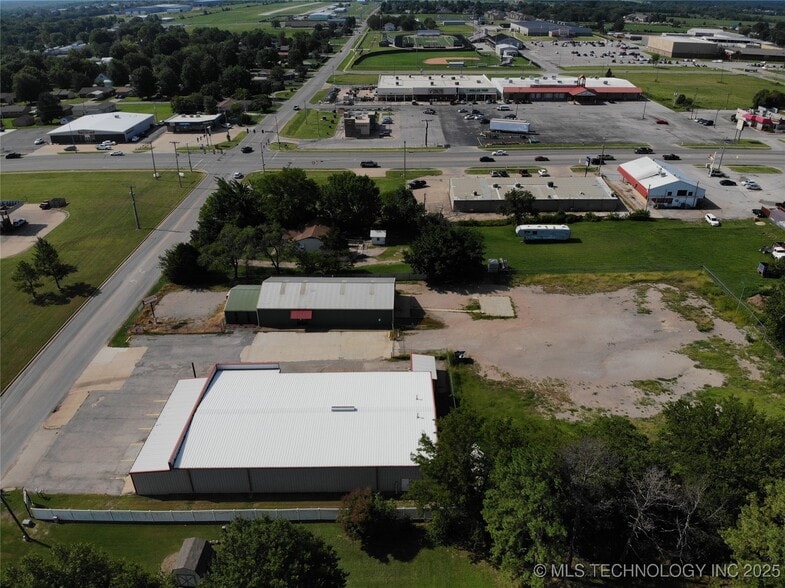 106 N Lombard Ln, Skiatook, OK for sale - Building Photo - Image 3 of 11