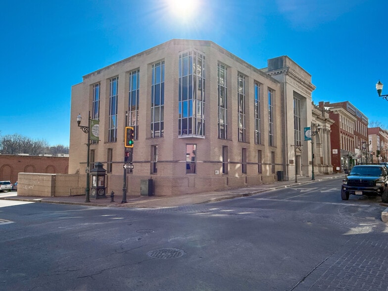 2 W Beverley St, Staunton, VA for sale - Building Photo - Image 2 of 7