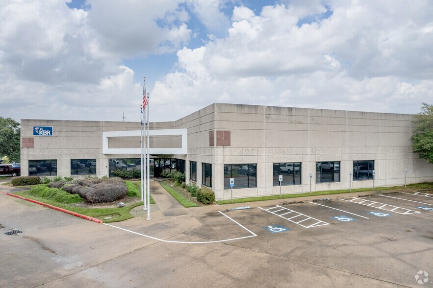 17155 Feather Craft Ln, Houston, TX for sale - Primary Photo - Image 1 of 1