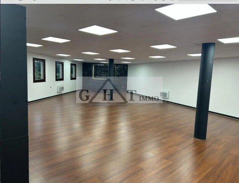 Office in Argenteuil for lease - Interior Photo - Image 2 of 2