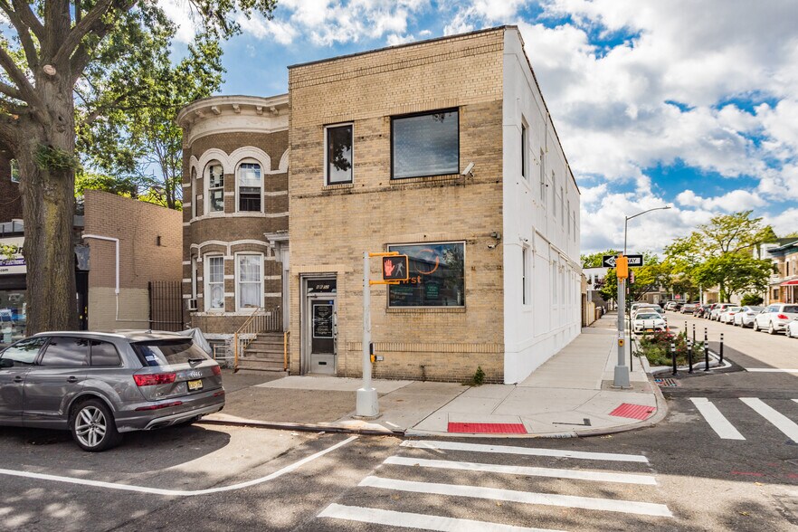 8652 Woodhaven Blvd, Woodhaven, NY 11421