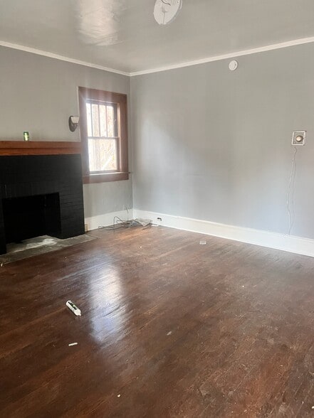 2106 Westover Ave SW, Roanoke, VA for sale - Interior Photo - Image 2 of 15