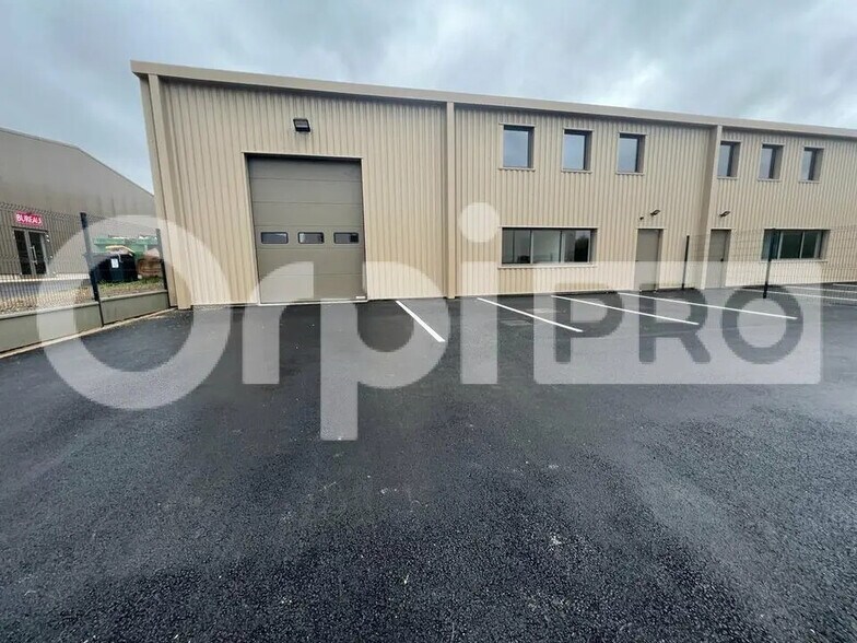 Flex in Vrigny for lease - Building Photo - Image 1 of 11