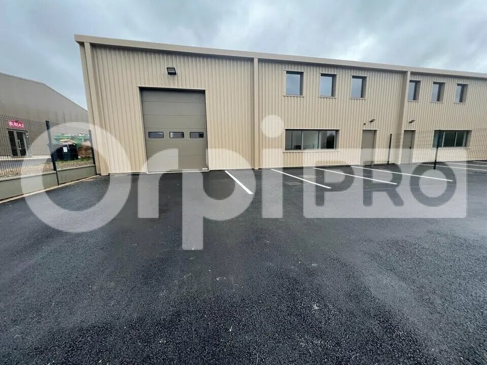 Flex in Vrigny for lease Building Photo- Image 1 of 12