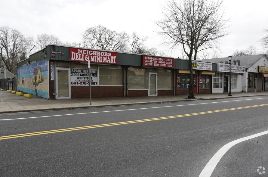 347 Neighborhood Rd, Mastic Beach, NY for sale - Primary Photo - Image 1 of 1