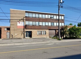 5565 Rue Paré, Mt Royal QC - Warehouse