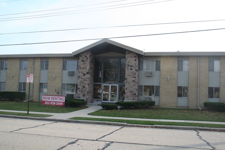 2411 34th St, Two Rivers, WI for sale Primary Photo- Image 1 of 1