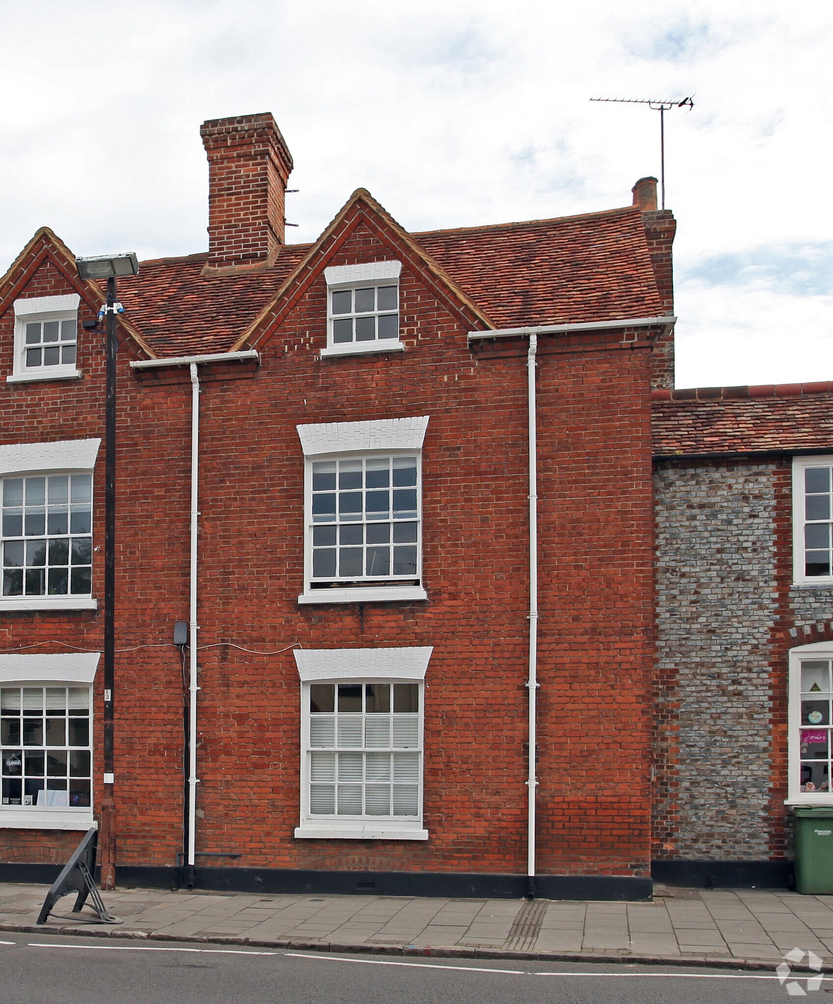 89 High St, Thame for sale Primary Photo- Image 1 of 1