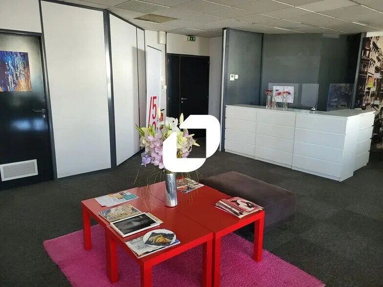 Office in Mérignac for sale - Interior Photo - Image 2 of 15