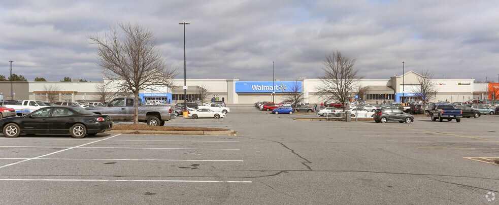 Retail in Hickory, NC for sale - Primary Photo - Image 1 of 1