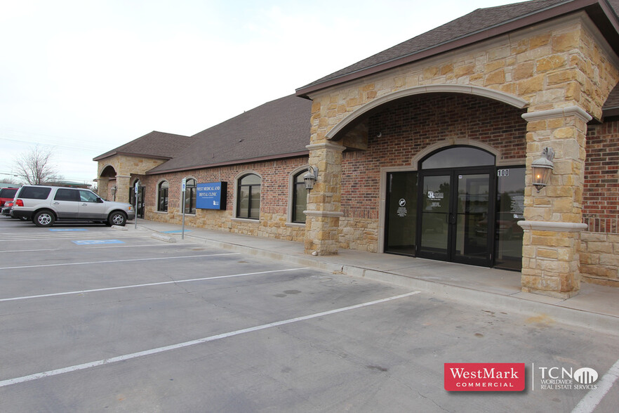 5424 19th St, Lubbock, TX for lease - Building Photo - Image 1 of 15