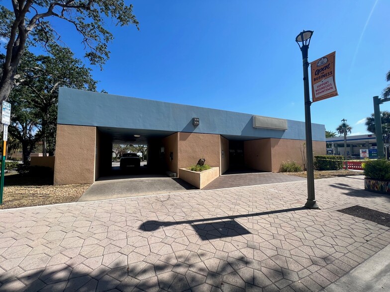 406 Lucerne Ave, Lake Worth Beach, FL for lease - Building Photo - Image 1 of 8