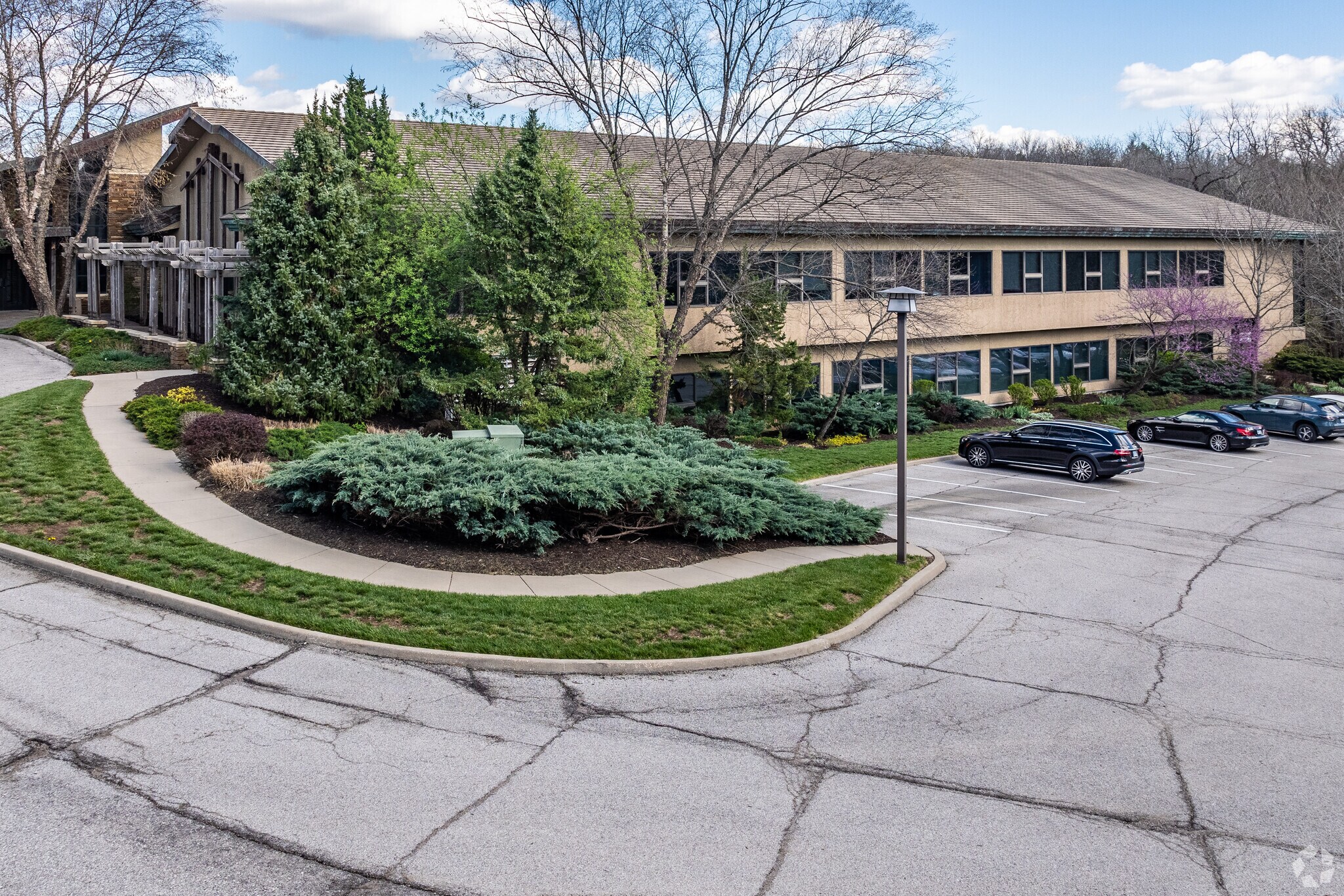 25055 W Valley Pky, Olathe, KS for sale Primary Photo- Image 1 of 14