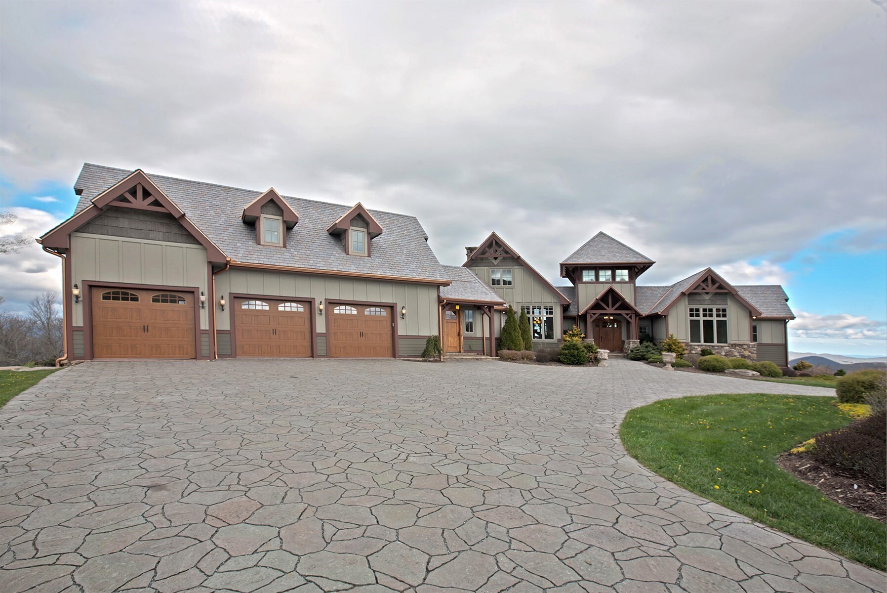 1723-1725 Shawnee Rd, Banner Elk, NC for sale Primary Photo- Image 1 of 1