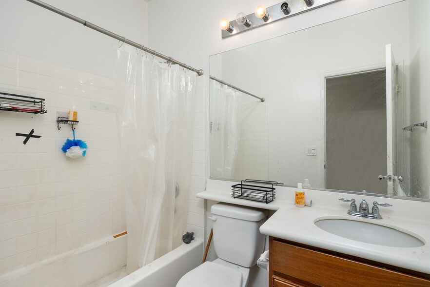 4 Condo Portfolio - Moreno Valley portfolio of 4 properties for sale on LoopNet.com - Building Photo - Image 3 of 44