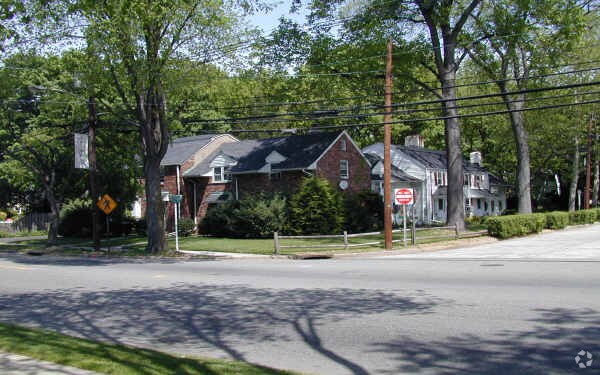 671 Beverly Rd, Teaneck, NJ for sale Primary Photo- Image 1 of 1