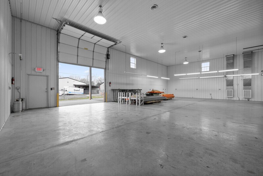 1799 Alpine Dr, Clarksville, TN for sale - Building Photo - Image 1 of 1