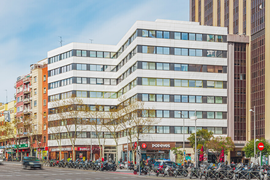 Office in Madrid, MAD for lease - Building Photo - Image 3 of 3