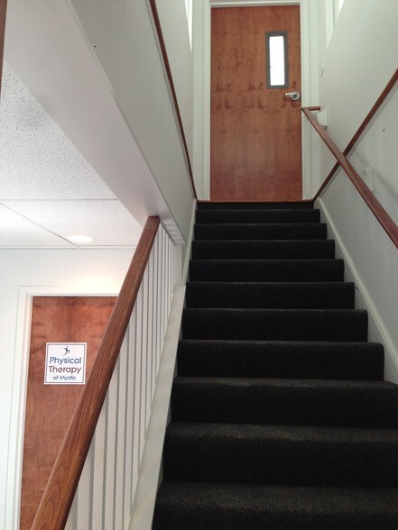 943 North Rd, Groton, CT for sale - Interior Photo - Image 2 of 12