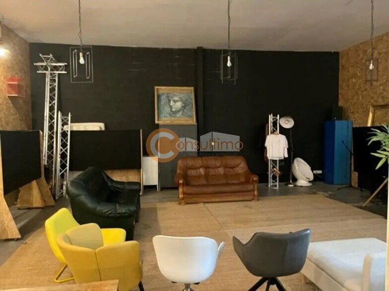 Flex in Cenon for lease - Interior Photo - Image 3 of 9