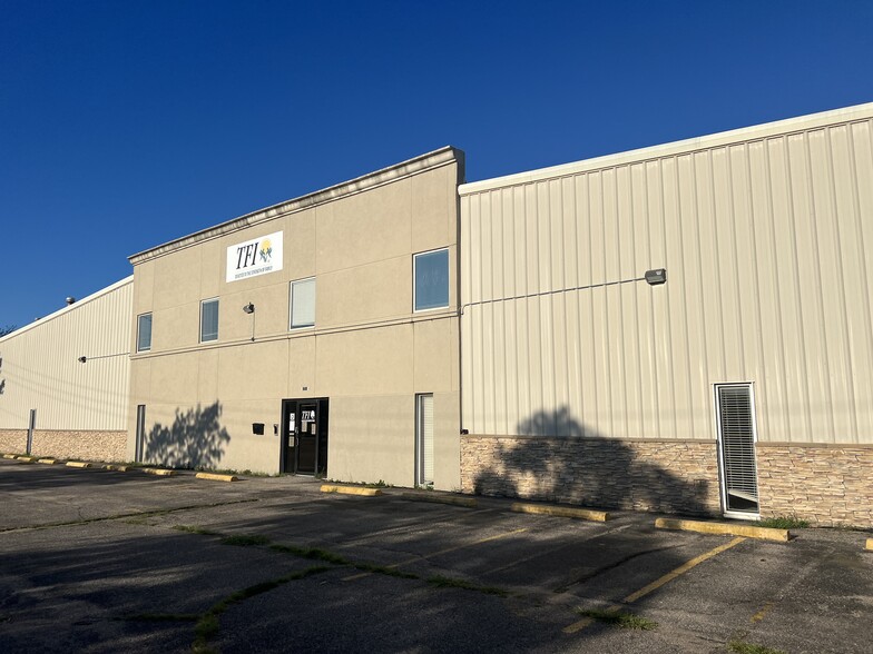 1711 S Longfellow St, Wichita, KS for lease - Building Photo - Image 2 of 9