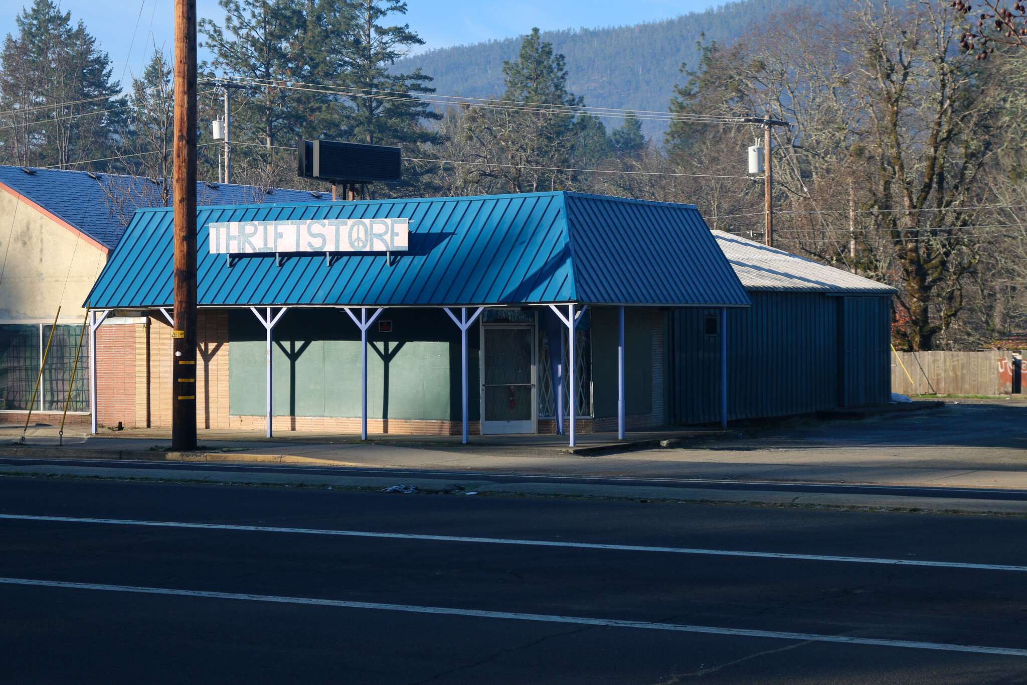 144 N Redwood Hwy, Cave Junction, OR for sale Primary Photo- Image 1 of 12