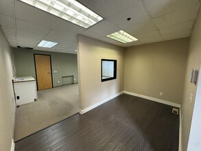 4035 E Thousand Oaks Blvd, Westlake Village, CA for lease Interior Photo- Image 1 of 6